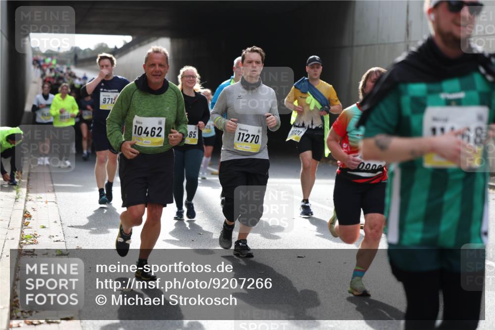 05.10.2025 - 20. swb-Marathon Bremen Michael Strokosch http://msf.ph/oto/9207266 05.10.2025 11:00:01 Laufen 7422, 971, 10462, 85, 5, 11270, 10101, 0000, 11, 68 meine-sportfotos.de