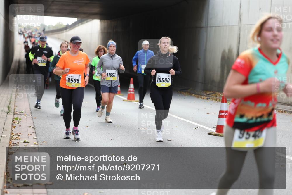 05.10.2025 - 20. swb-Marathon Bremen Michael Strokosch http://msf.ph/oto/9207271 05.10.2025 10:53:27 Laufen 0594, 9508, 112, 11651, 10560, 9544 meine-sportfotos.de
