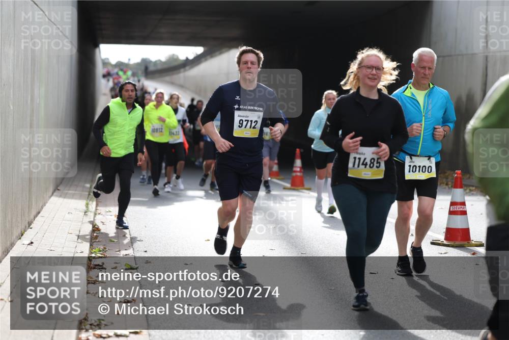 05.10.2025 - 20. swb-Marathon Bremen Michael Strokosch http://msf.ph/oto/9207274 05.10.2025 11:00:04 Laufen 10912, 11433, 9712, 11485, 10100 meine-sportfotos.de