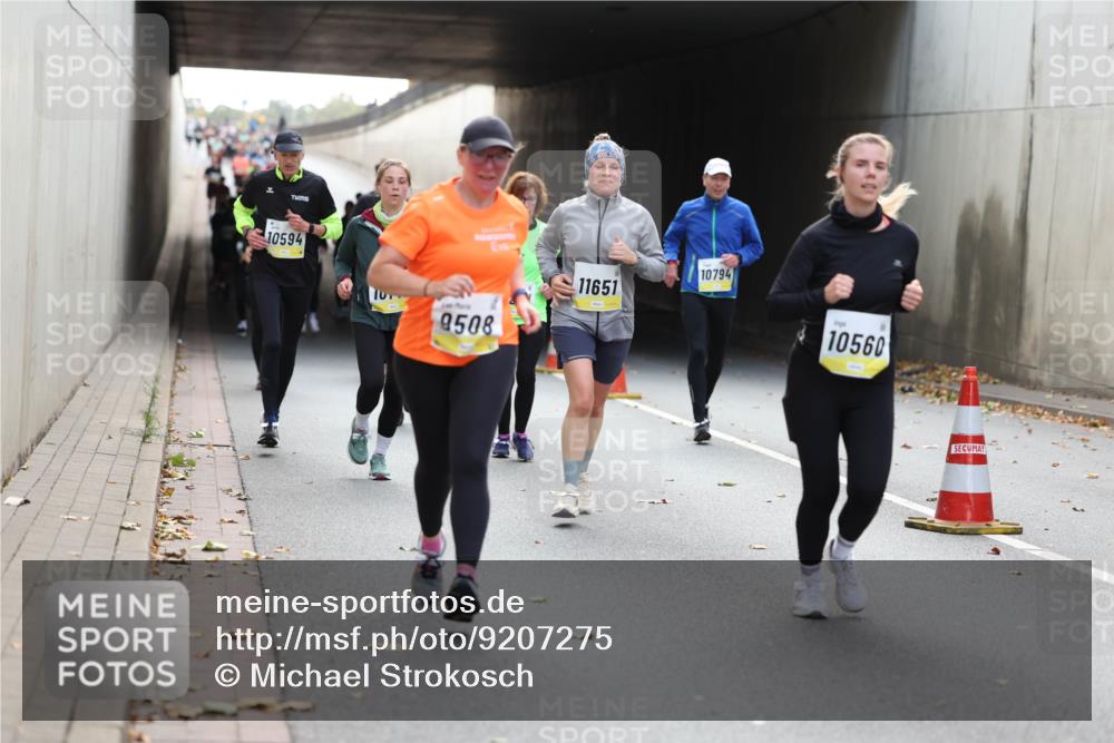 05.10.2025 - 20. swb-Marathon Bremen Michael Strokosch http://msf.ph/oto/9207275 05.10.2025 10:53:28 Laufen 10594, 11651, 10794, 9508, 10560 meine-sportfotos.de