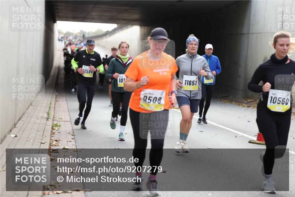 05.10.2025 - 20. swb-Marathon Bremen Michael Strokosch http://msf.ph/oto/9207279 05.10.2025 10:53:28 Laufen 0594, 101, 9508, 11651, 10560 meine-sportfotos.de