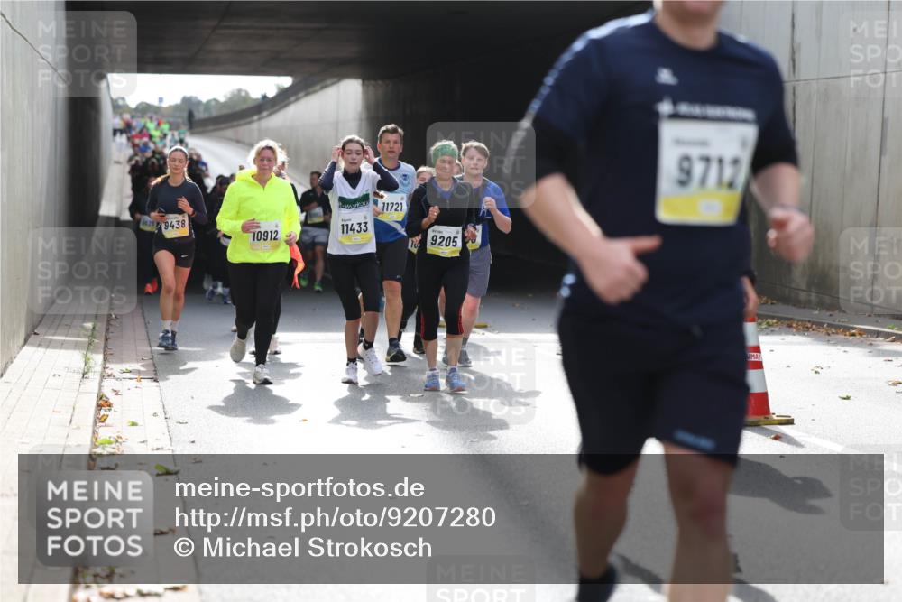 05.10.2025 - 20. swb-Marathon Bremen Michael Strokosch http://msf.ph/oto/9207280 05.10.2025 11:00:06 Laufen 29438, 10912, 11721, 11433, 9205, 9712 meine-sportfotos.de