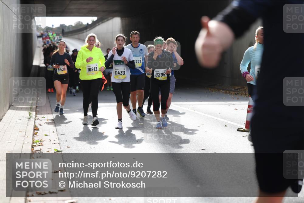 05.10.2025 - 20. swb-Marathon Bremen Michael Strokosch http://msf.ph/oto/9207282 05.10.2025 11:00:06 Laufen 9438, 10912, 11433, 1721, 10, 9205 meine-sportfotos.de