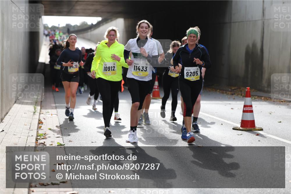 05.10.2025 - 20. swb-Marathon Bremen Michael Strokosch http://msf.ph/oto/9207287 05.10.2025 11:00:08 Laufen 438, 10912, 11433, 9205 meine-sportfotos.de