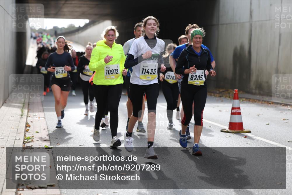 05.10.2025 - 20. swb-Marathon Bremen Michael Strokosch http://msf.ph/oto/9207289 05.10.2025 11:00:08 Laufen 9438, 10912, 11433, 10769, 9205 meine-sportfotos.de