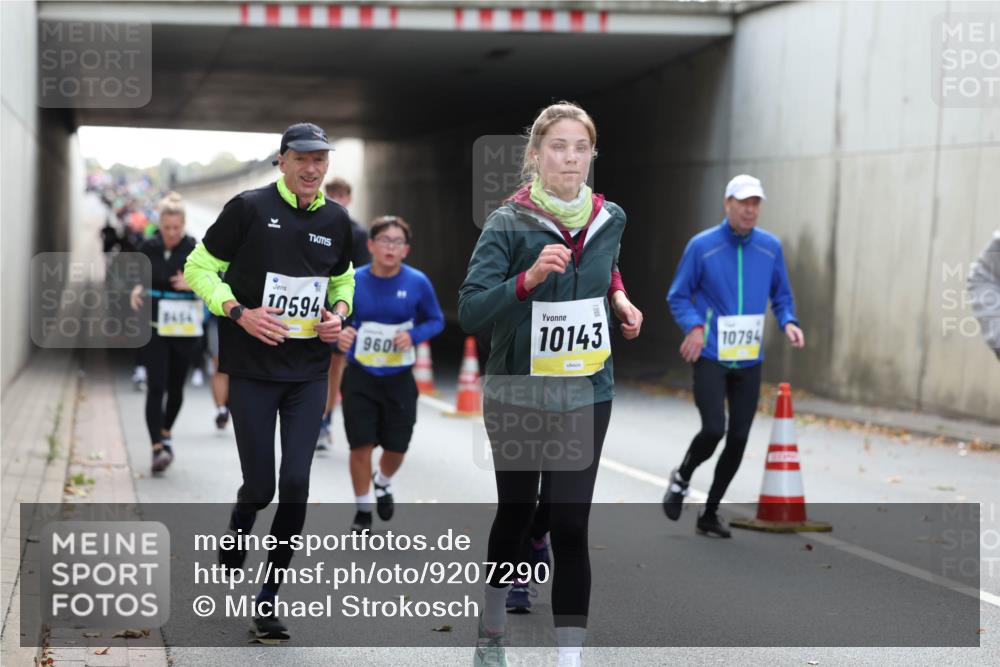 05.10.2025 - 20. swb-Marathon Bremen Michael Strokosch http://msf.ph/oto/9207290 05.10.2025 10:53:30 Laufen 10594, 960, 10143, 10794 meine-sportfotos.de