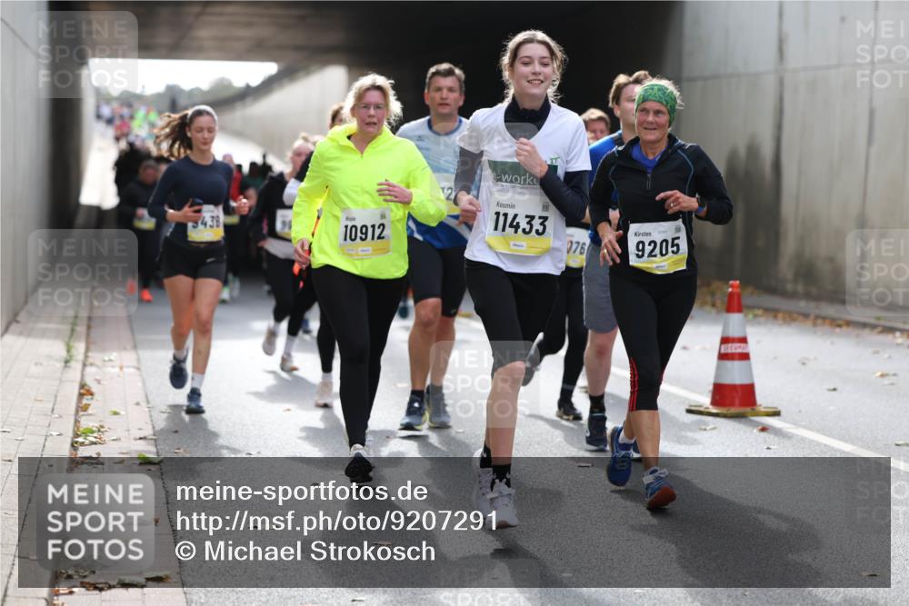 05.10.2025 - 20. swb-Marathon Bremen Michael Strokosch http://msf.ph/oto/9207291 05.10.2025 11:00:08 Laufen 438, 10912, 11433, 276, 9205 meine-sportfotos.de