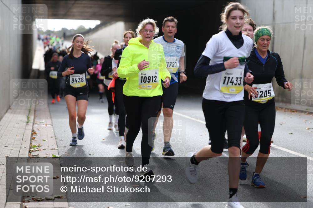 05.10.2025 - 20. swb-Marathon Bremen Michael Strokosch http://msf.ph/oto/9207293 05.10.2025 11:00:09 Laufen 9438, 10912, 1721, 11433, 9205 meine-sportfotos.de