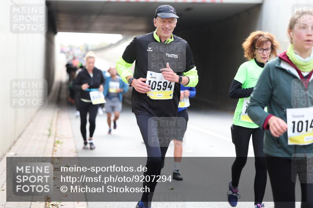05.10.2025 - 20. swb-Marathon Bremen Michael Strokosch http://msf.ph/oto/9207294 05.10.2025 10:53:31 Laufen 10594, 01816, 0, 1014 meine-sportfotos.de