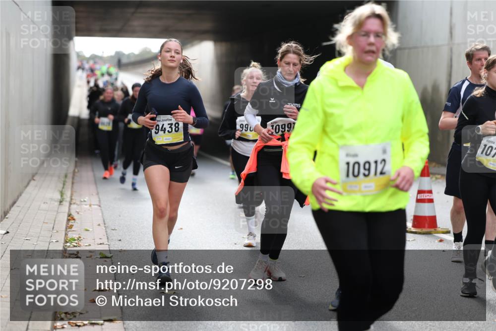 05.10.2025 - 20. swb-Marathon Bremen Michael Strokosch http://msf.ph/oto/9207298 05.10.2025 11:00:10 Laufen 9438, 99, 0997, 10912, 107 meine-sportfotos.de