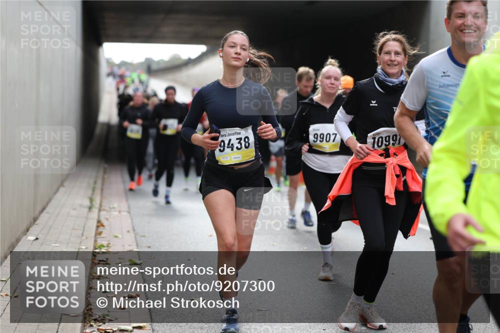 05.10.2025 - 20. swb-Marathon Bremen Michael Strokosch http://msf.ph/oto/9207300 05.10.2025 11:00:11 Laufen 9438, 02197, 9907, 10991 meine-sportfotos.de