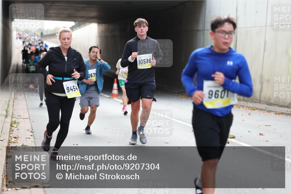 05.10.2025 - 20. swb-Marathon Bremen Michael Strokosch http://msf.ph/oto/9207304 05.10.2025 10:53:33 Laufen 9454, 0679, 1129, 10588, 9601 meine-sportfotos.de
