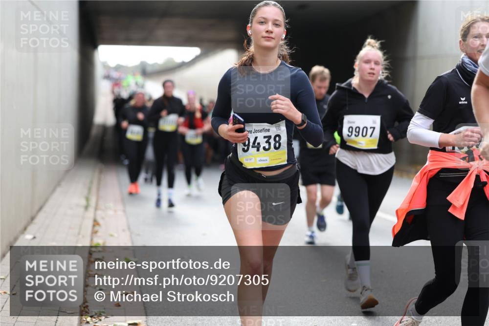 05.10.2025 - 20. swb-Marathon Bremen Michael Strokosch http://msf.ph/oto/9207305 05.10.2025 11:00:11 Laufen 9438, 02197, 9907 meine-sportfotos.de