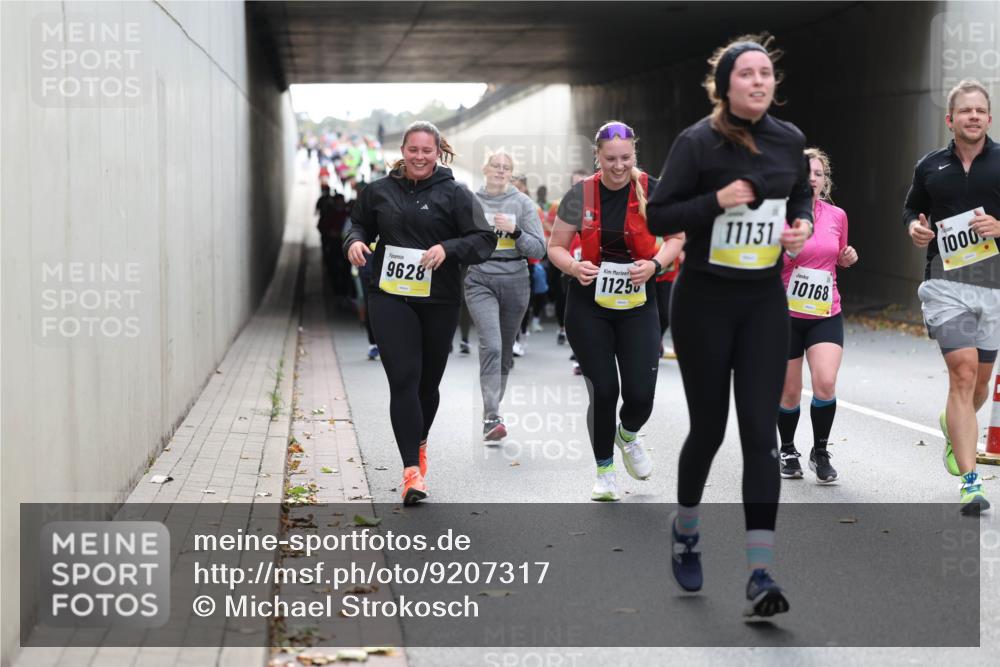 05.10.2025 - 20. swb-Marathon Bremen Michael Strokosch http://msf.ph/oto/9207317 05.10.2025 11:00:15 Laufen 9628, 1125, 11131, 10168, 1000 meine-sportfotos.de