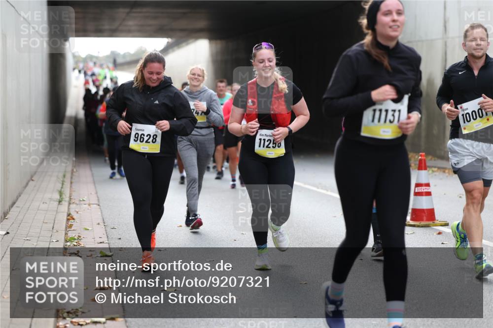05.10.2025 - 20. swb-Marathon Bremen Michael Strokosch http://msf.ph/oto/9207321 05.10.2025 11:00:16 Laufen 9628, 141, 11250, 11131, 1000 meine-sportfotos.de