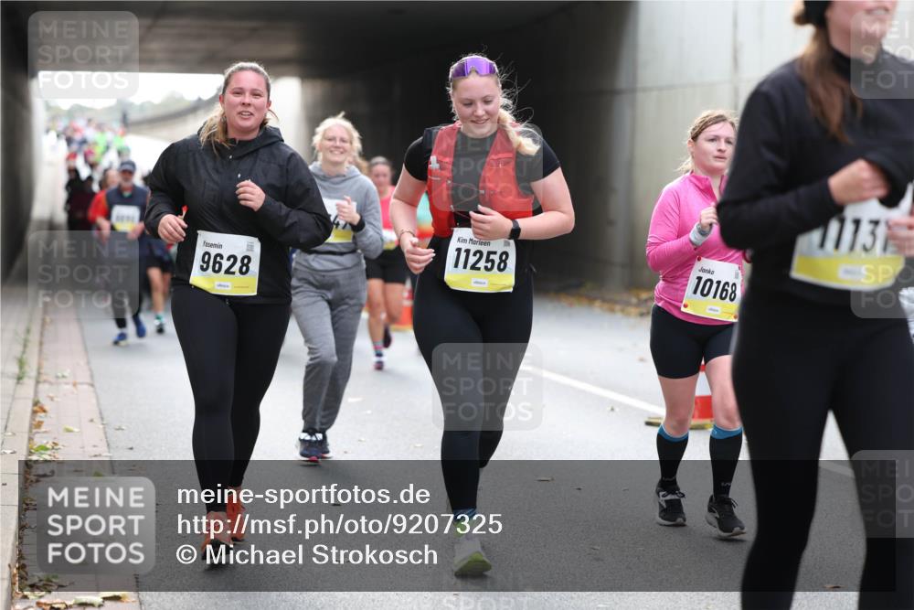 05.10.2025 - 20. swb-Marathon Bremen Michael Strokosch http://msf.ph/oto/9207325 05.10.2025 11:00:17 Laufen 9628, 11258, 10168, 1113 meine-sportfotos.de
