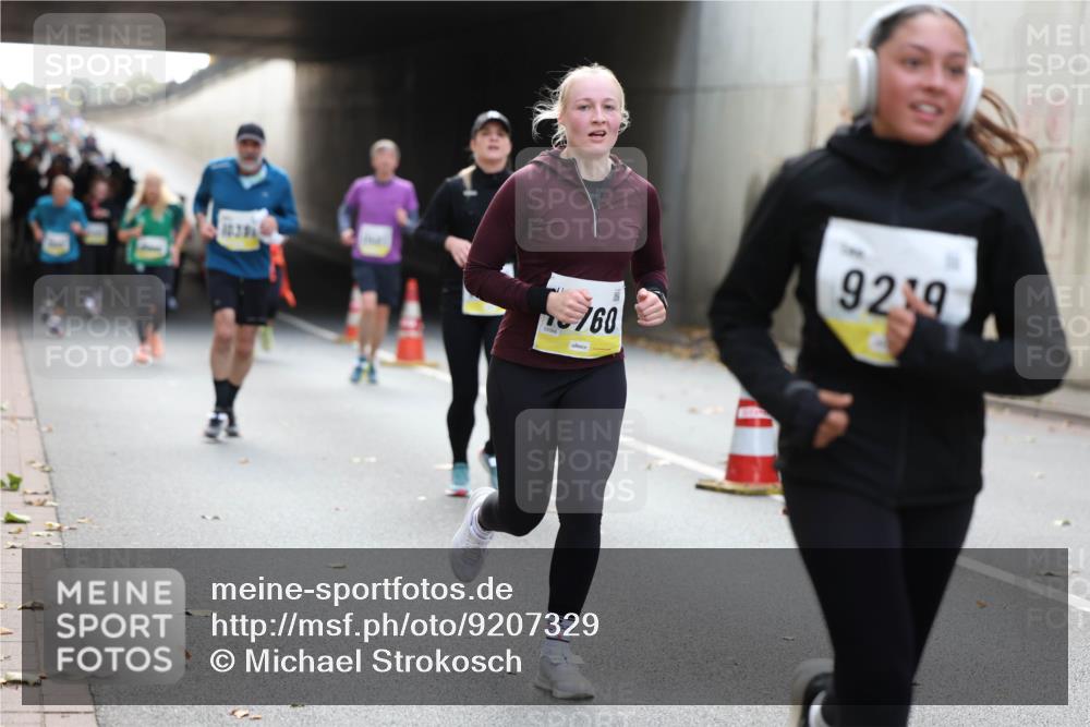 05.10.2025 - 20. swb-Marathon Bremen Michael Strokosch http://msf.ph/oto/9207329 05.10.2025 10:53:39 Laufen 02066, 760, 929 meine-sportfotos.de