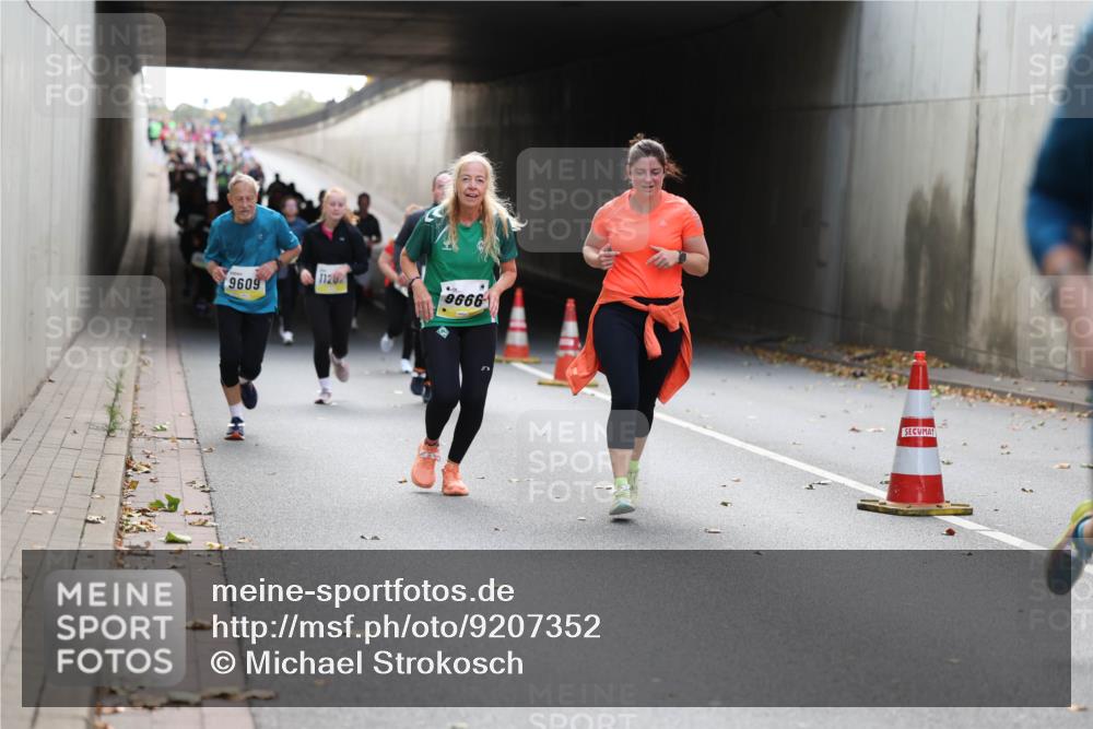 05.10.2025 - 20. swb-Marathon Bremen Michael Strokosch http://msf.ph/oto/9207352 05.10.2025 10:53:43 Laufen 11287, 9609, 9666 meine-sportfotos.de