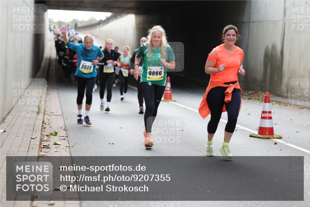 05.10.2025 - 20. swb-Marathon Bremen Michael Strokosch http://msf.ph/oto/9207355 05.10.2025 10:53:44 Laufen 9609, 11207, 782, 9666 meine-sportfotos.de