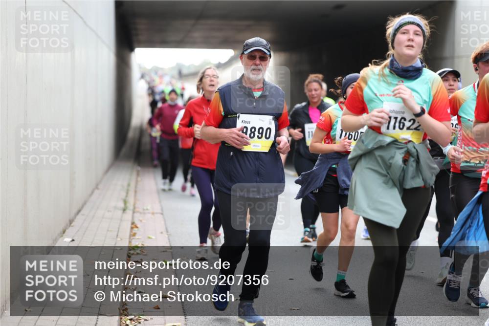 05.10.2025 - 20. swb-Marathon Bremen Michael Strokosch http://msf.ph/oto/9207356 05.10.2025 11:00:24 Laufen 9890, 160, 11622 meine-sportfotos.de