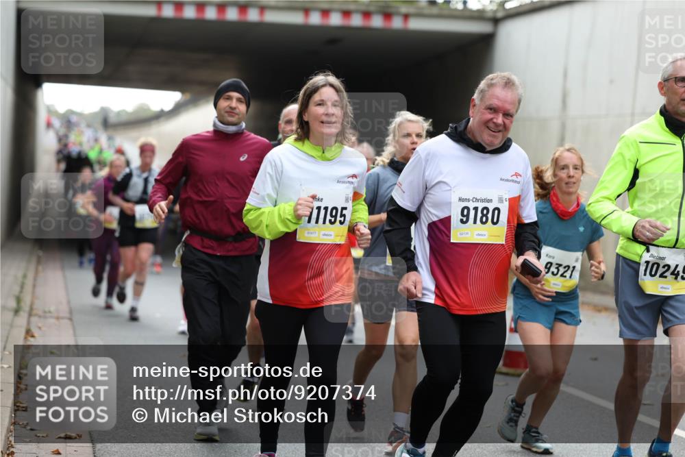 05.10.2025 - 20. swb-Marathon Bremen Michael Strokosch http://msf.ph/oto/9207374 05.10.2025 11:00:30 Laufen 9180, 11195, 01977, 9321, 10245 meine-sportfotos.de