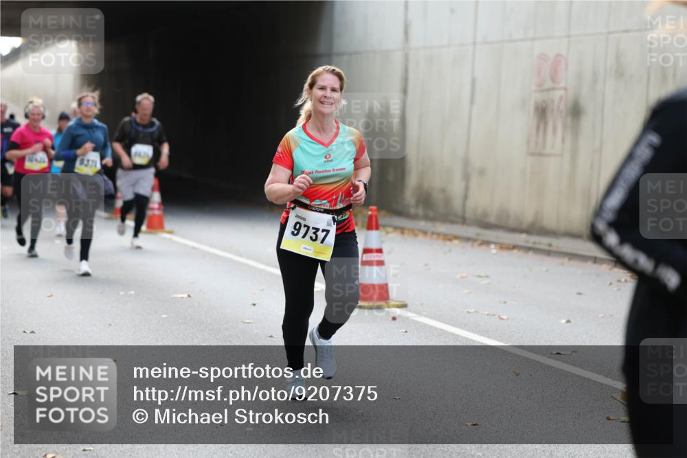 05.10.2025 - 20. swb-Marathon Bremen Michael Strokosch http://msf.ph/oto/9207375 05.10.2025 10:53:49 Laufen 8371, 20, 9737 meine-sportfotos.de