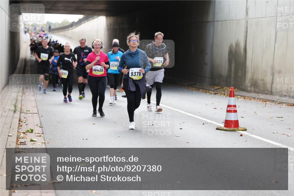 05.10.2025 - 20. swb-Marathon Bremen Michael Strokosch http://msf.ph/oto/9207380 05.10.2025 10:53:50 Laufen 7215, 582, 10420, 11266, 9378, 35 meine-sportfotos.de