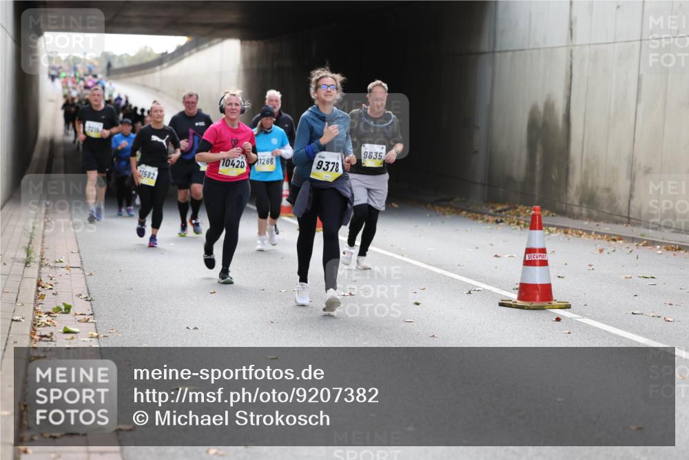 05.10.2025 - 20. swb-Marathon Bremen Michael Strokosch http://msf.ph/oto/9207382 05.10.2025 10:53:51 Laufen 1582, 10420, 1266, 9378, 9635 meine-sportfotos.de