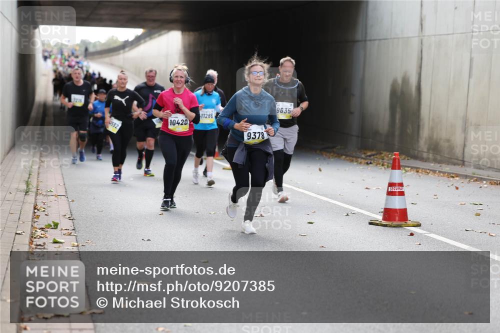 05.10.2025 - 20. swb-Marathon Bremen Michael Strokosch http://msf.ph/oto/9207385 05.10.2025 10:53:51 Laufen 7215, 582, 10420, 11266, 9378, 9635 meine-sportfotos.de