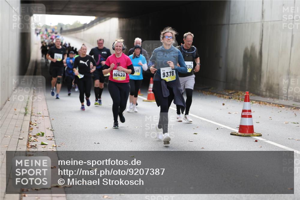 05.10.2025 - 20. swb-Marathon Bremen Michael Strokosch http://msf.ph/oto/9207387 05.10.2025 10:53:51 Laufen 7216, 10420, 266, 9378, 635 meine-sportfotos.de