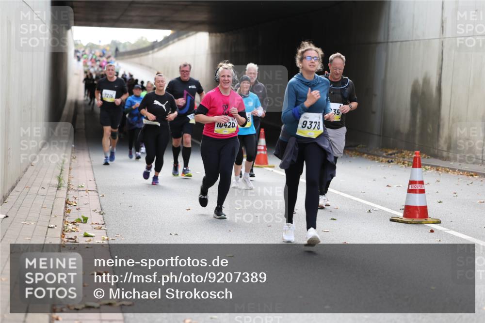 05.10.2025 - 20. swb-Marathon Bremen Michael Strokosch http://msf.ph/oto/9207389 05.10.2025 10:53:51 Laufen 7215, 10420, 1, 9378, 35 meine-sportfotos.de