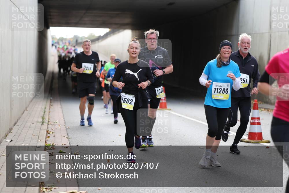 05.10.2025 - 20. swb-Marathon Bremen Michael Strokosch http://msf.ph/oto/9207407 05.10.2025 10:53:55 Laufen 7215, 1582, 1020, 11266, 251 meine-sportfotos.de