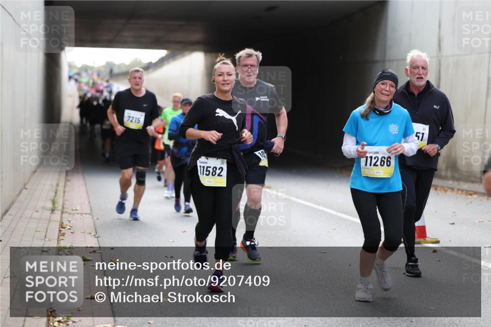 05.10.2025 - 20. swb-Marathon Bremen Michael Strokosch http://msf.ph/oto/9207409 05.10.2025 10:53:55 Laufen 7215, 11582, 11266, 51 meine-sportfotos.de
