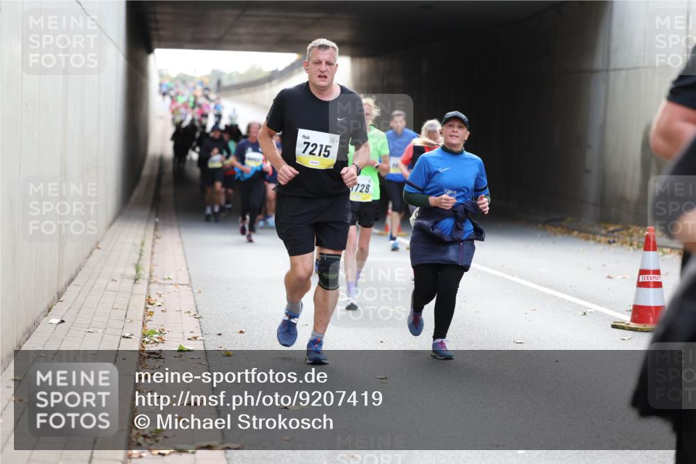 05.10.2025 - 20. swb-Marathon Bremen Michael Strokosch http://msf.ph/oto/9207419 05.10.2025 10:53:57 Laufen 7215, 728 meine-sportfotos.de
