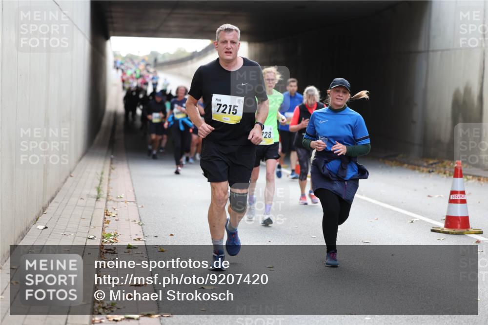 05.10.2025 - 20. swb-Marathon Bremen Michael Strokosch http://msf.ph/oto/9207420 05.10.2025 10:53:57 Laufen 7215, 728, 28 meine-sportfotos.de