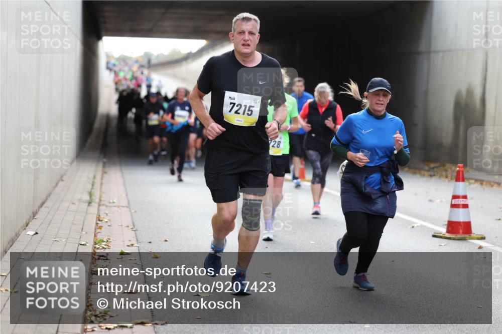 05.10.2025 - 20. swb-Marathon Bremen Michael Strokosch http://msf.ph/oto/9207423 05.10.2025 10:53:58 Laufen 7215, 28 meine-sportfotos.de