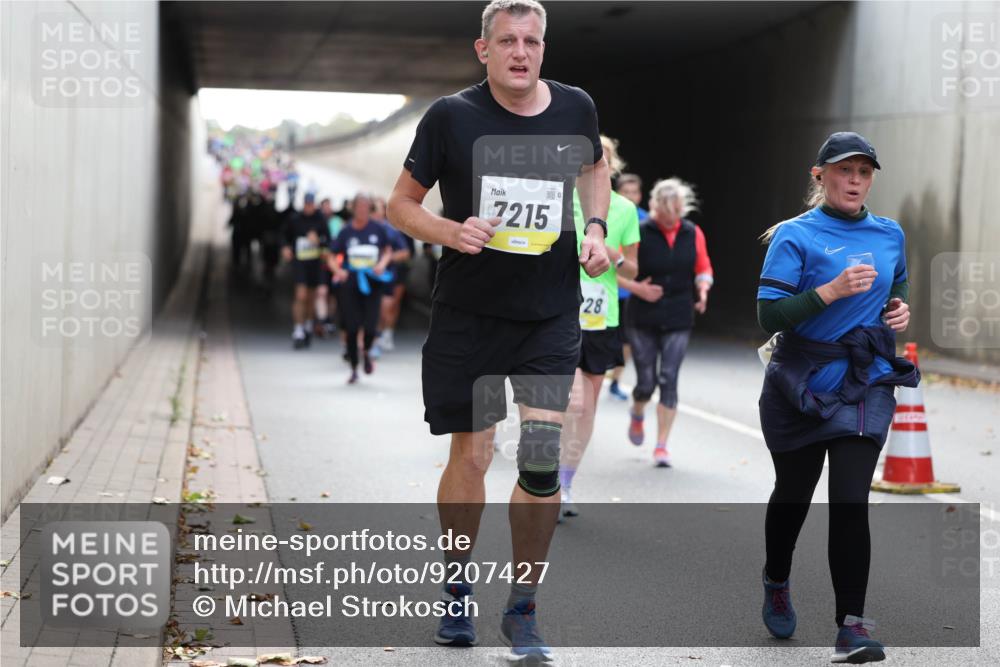 05.10.2025 - 20. swb-Marathon Bremen Michael Strokosch http://msf.ph/oto/9207427 05.10.2025 10:53:58 Laufen 7215, 28 meine-sportfotos.de