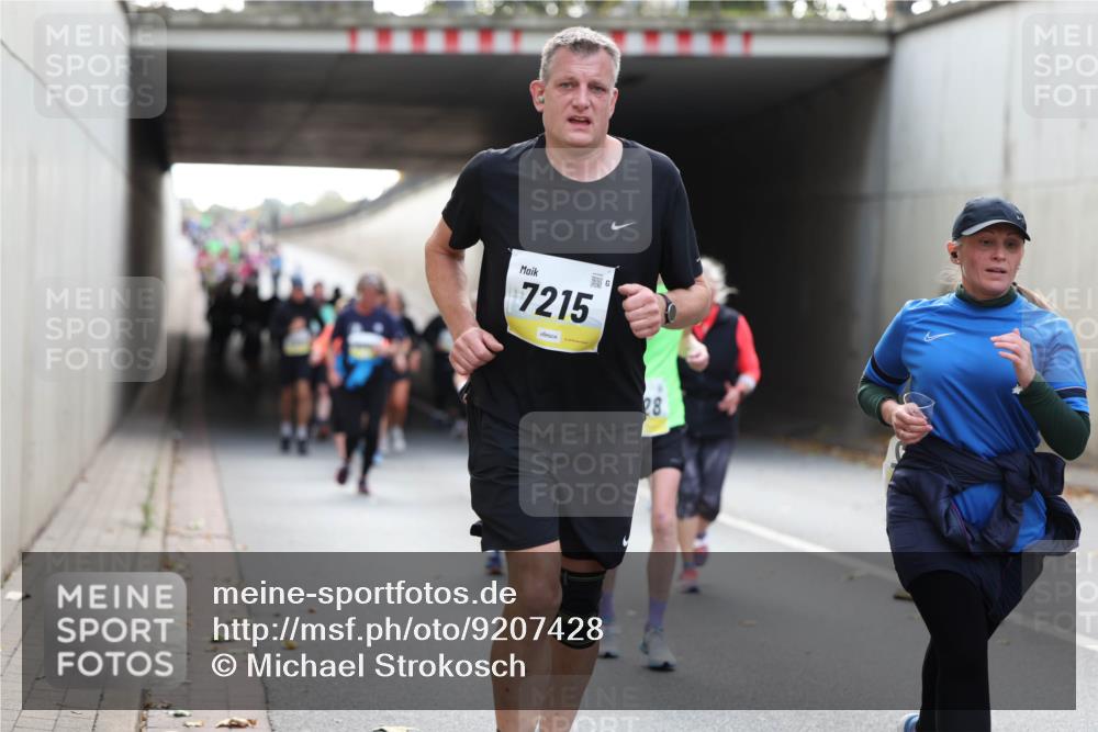05.10.2025 - 20. swb-Marathon Bremen Michael Strokosch http://msf.ph/oto/9207428 05.10.2025 10:53:59 Laufen 7215, 28 meine-sportfotos.de