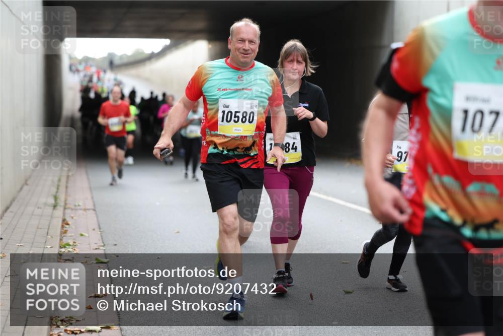 05.10.2025 - 20. swb-Marathon Bremen Michael Strokosch http://msf.ph/oto/9207432 05.10.2025 11:00:43 Laufen 20, 10580, 184, 97, 107 meine-sportfotos.de