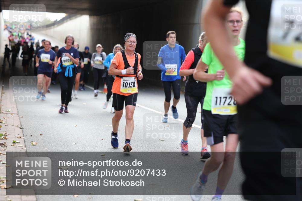 05.10.2025 - 20. swb-Marathon Bremen Michael Strokosch http://msf.ph/oto/9207433 05.10.2025 10:54:00 Laufen 11714, 9005, 10138, 2532, 11728, 72 meine-sportfotos.de