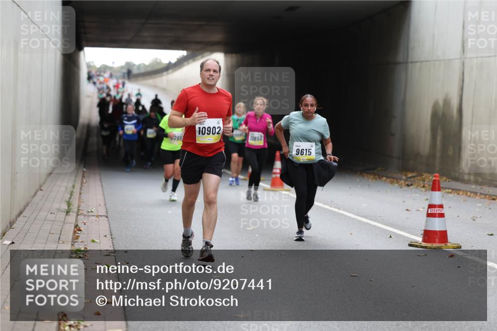 05.10.2025 - 20. swb-Marathon Bremen Michael Strokosch http://msf.ph/oto/9207441 05.10.2025 11:00:48 Laufen 265, 10902, 10650, 9615 meine-sportfotos.de
