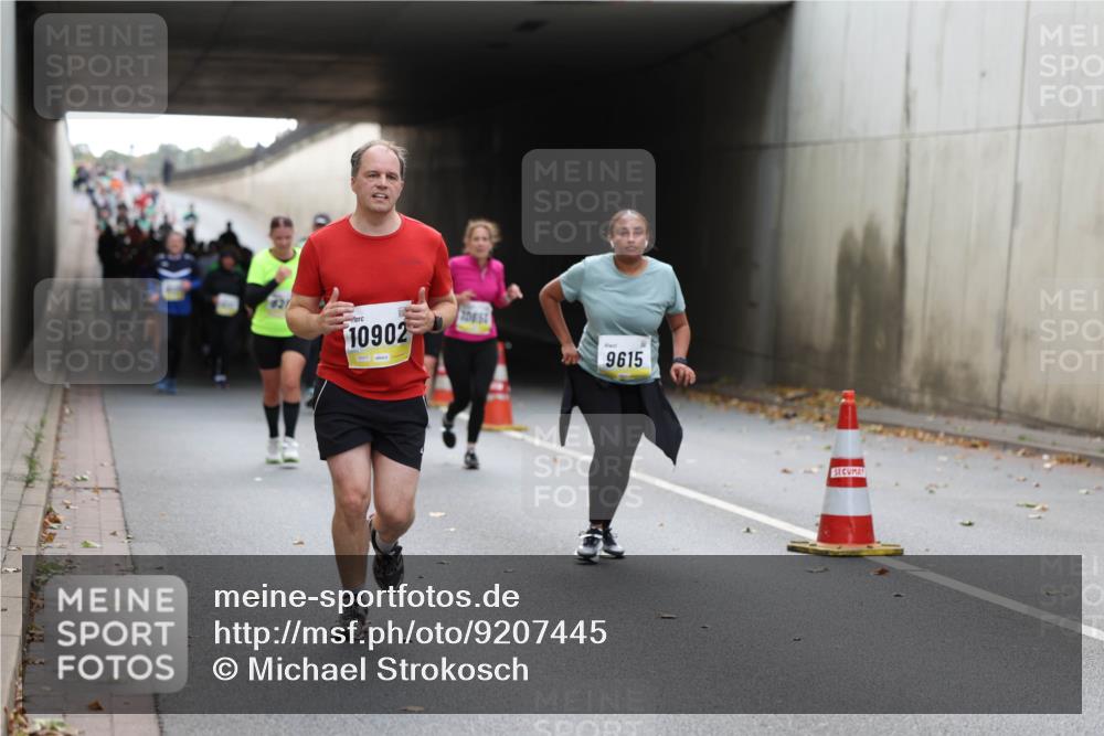 05.10.2025 - 20. swb-Marathon Bremen Michael Strokosch http://msf.ph/oto/9207445 05.10.2025 11:00:49 Laufen 10902, 9615 meine-sportfotos.de