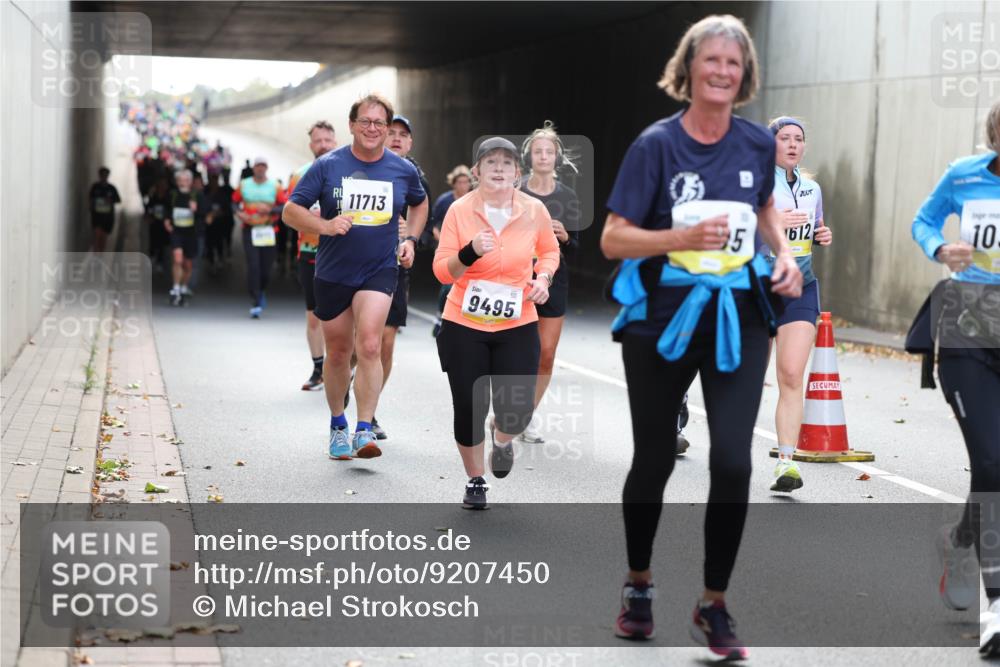 05.10.2025 - 20. swb-Marathon Bremen Michael Strokosch http://msf.ph/oto/9207450 05.10.2025 10:54:04 Laufen 11713, 9495, 5, 612, 10 meine-sportfotos.de