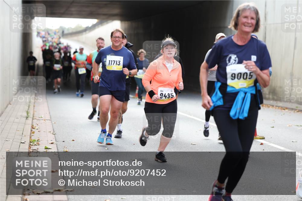 05.10.2025 - 20. swb-Marathon Bremen Michael Strokosch http://msf.ph/oto/9207452 05.10.2025 10:54:05 Laufen 11713, 9495, 9005 meine-sportfotos.de