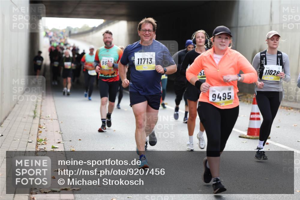 05.10.2025 - 20. swb-Marathon Bremen Michael Strokosch http://msf.ph/oto/9207456 05.10.2025 10:54:06 Laufen 96, 11713, 56, 9495, 11026 meine-sportfotos.de