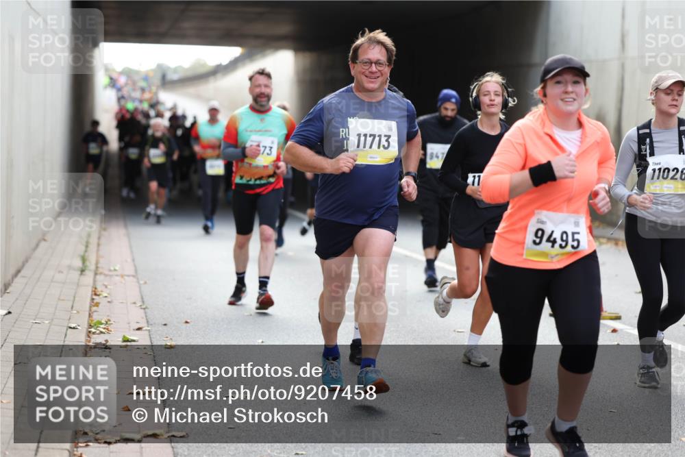 05.10.2025 - 20. swb-Marathon Bremen Michael Strokosch http://msf.ph/oto/9207458 05.10.2025 10:54:06 Laufen 11713, 73, 847, 11, 9495, 11026 meine-sportfotos.de
