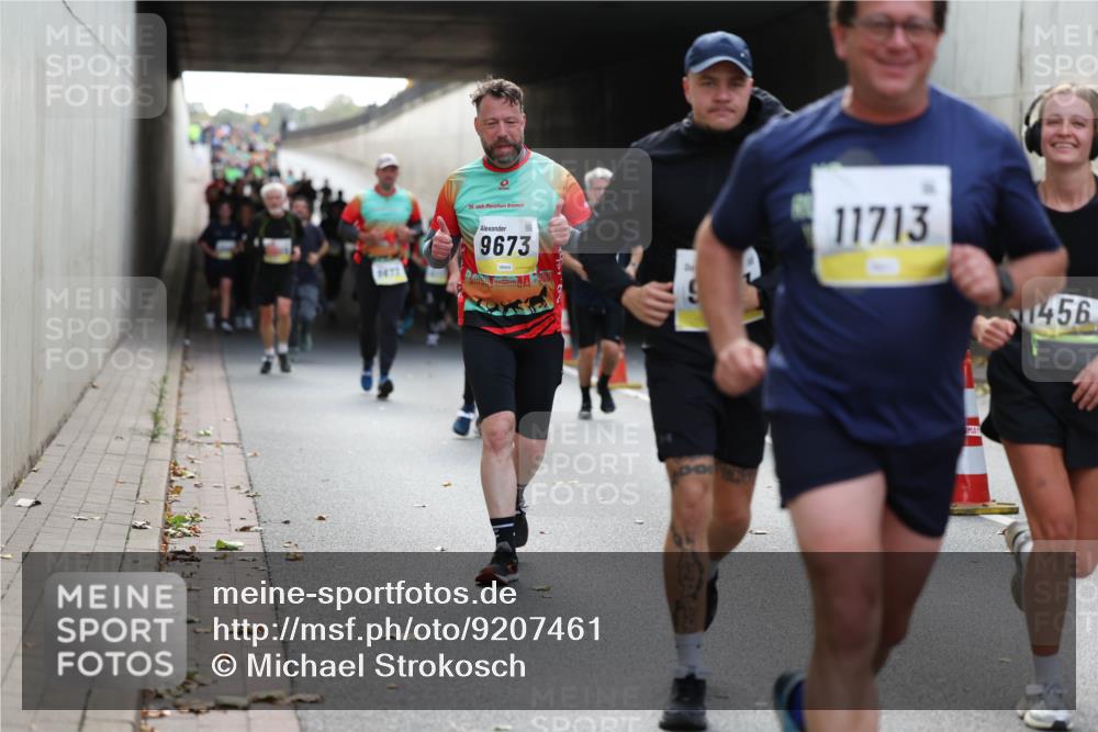 05.10.2025 - 20. swb-Marathon Bremen Michael Strokosch http://msf.ph/oto/9207461 05.10.2025 10:54:07 Laufen 0472, 20, 9673, 11713, 1456 meine-sportfotos.de