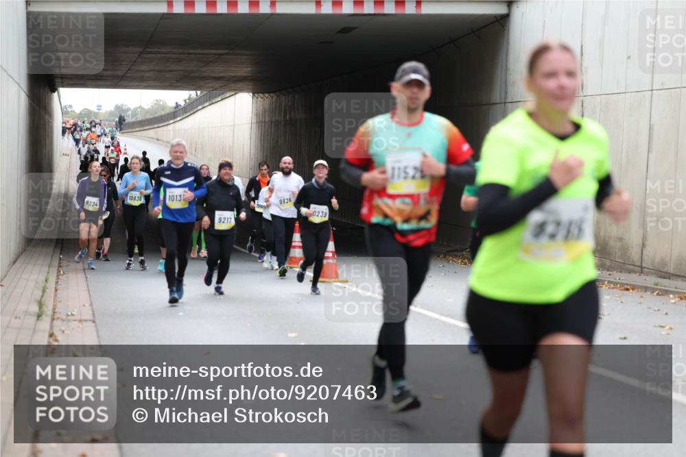 05.10.2025 - 20. swb-Marathon Bremen Michael Strokosch http://msf.ph/oto/9207463 05.10.2025 11:00:54 Laufen 9334, 10836, 10132, 9217, 9826, 0239, 11526, 8215 meine-sportfotos.de