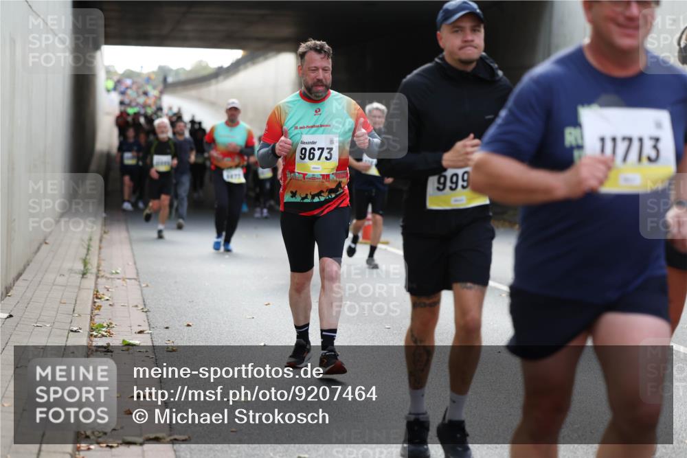 05.10.2025 - 20. swb-Marathon Bremen Michael Strokosch http://msf.ph/oto/9207464 05.10.2025 10:54:07 Laufen 20, 9673, 999, 11713 meine-sportfotos.de