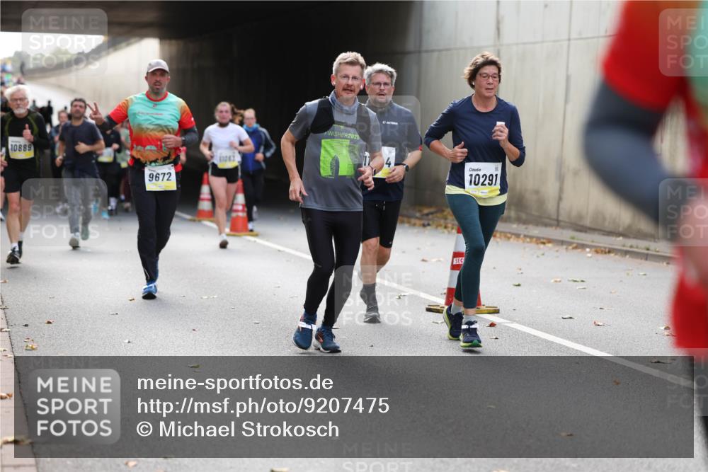 05.10.2025 - 20. swb-Marathon Bremen Michael Strokosch http://msf.ph/oto/9207475 05.10.2025 10:54:10 Laufen 10889, 9672, 2025, 10291 meine-sportfotos.de